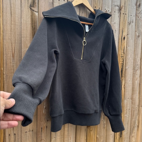 Varley Charcoal Zip-Up pullover - Picture 3 of 6